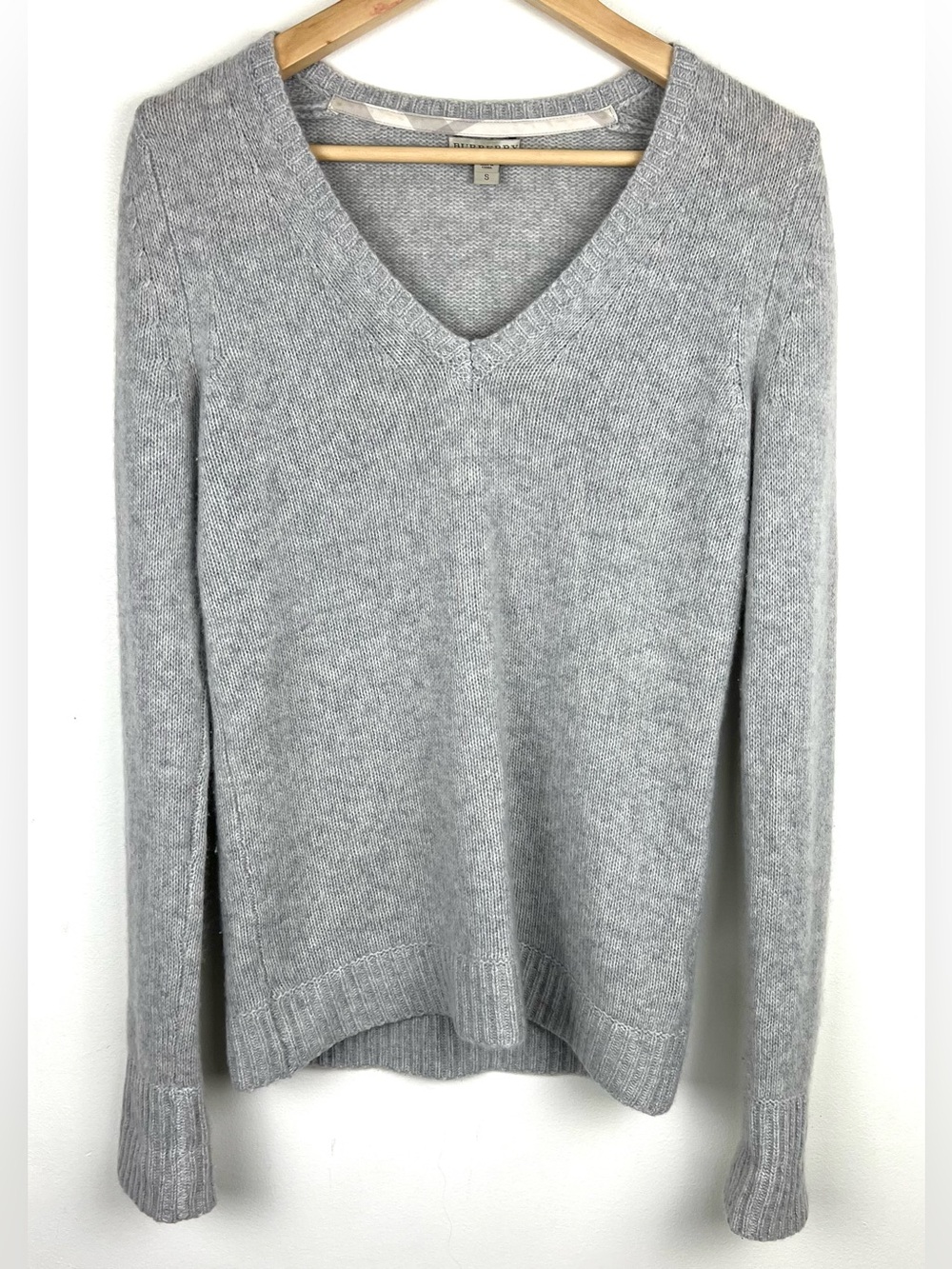 Y2K Burberry Body V-Neck Cashmere Sweater